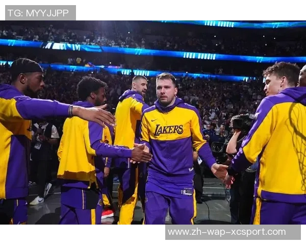 魔术与湖人总决赛第五场激战回顾球员表现与战术分析 魔术与湖人总决赛第五场激战回顾球员表现与战术分析